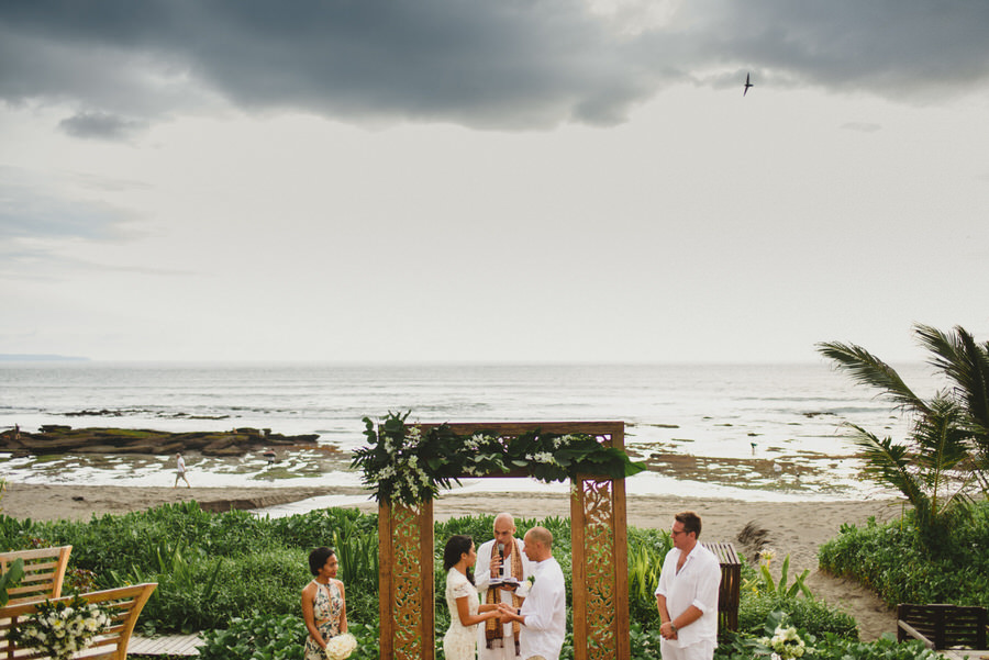 bali wedding destination-wedding in bali - bali photographer - pantai lima estate - profesional bali wedding photographer - diktatphotography - ade + sam - 37