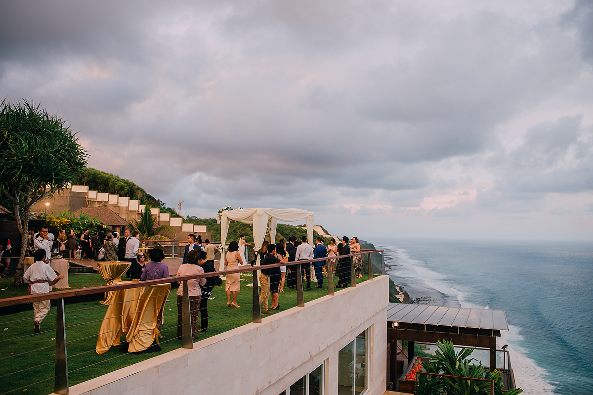 wedding-aprilia-chris-theedge-uluwatu-diktatphotography-weddinginbali-weddingdestination-65