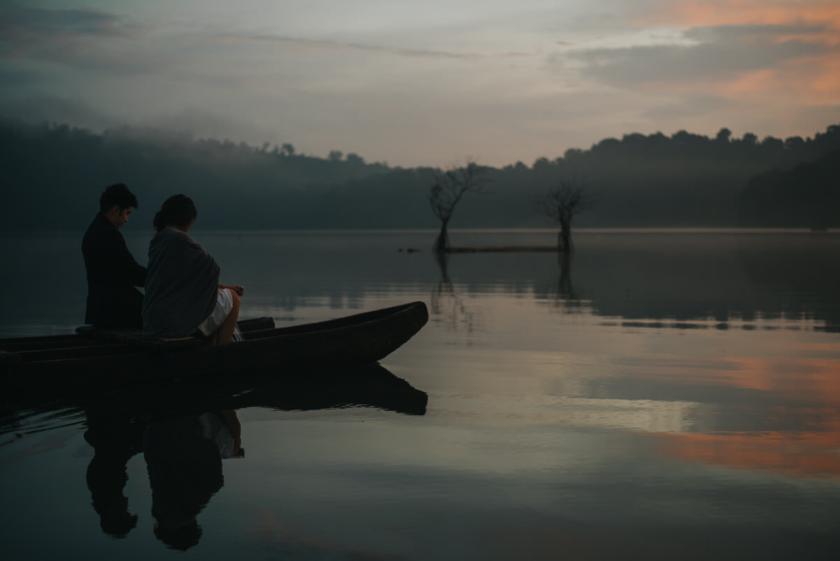 bali engagement destination-prewedding in bali - bali photographer - lake tamblingan - mount batur - profesional bali wedding photographer - diktatphotography - H&Z prewedding - 19