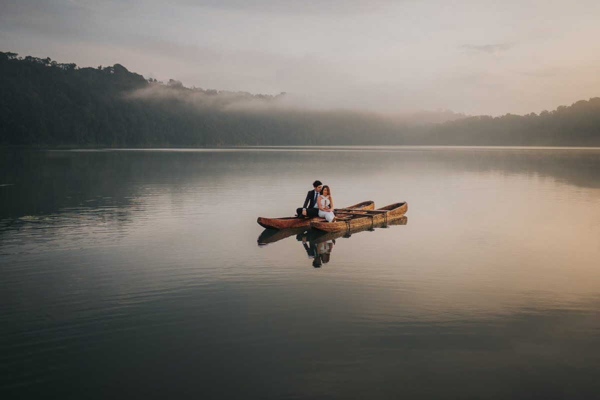 bali engagement destination-prewedding in bali - bali photographer - lake tamblingan - mount batur - profesional bali wedding photographer - diktatphotography - H&Z prewedding - 25