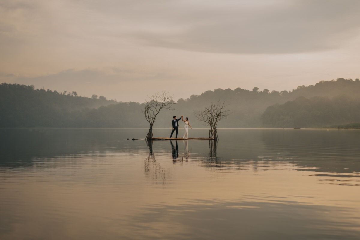 bali engagement destination-prewedding in bali - bali photographer - lake tamblingan - mount batur - profesional bali wedding photographer - diktatphotography - H&Z prewedding - 30