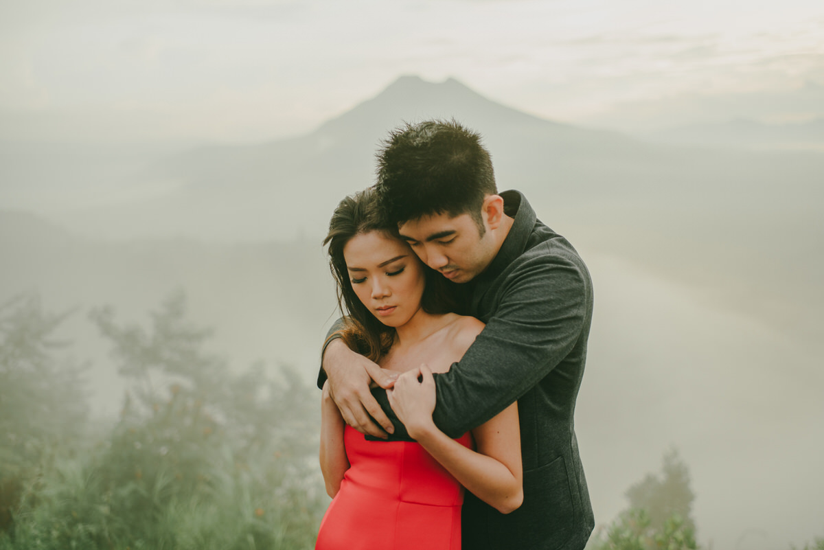 bali engagement destination-prewedding in bali - bali photographer - lake tamblingan - mount batur - profesional bali wedding photographer - diktatphotography - H&Z prewedding - 32