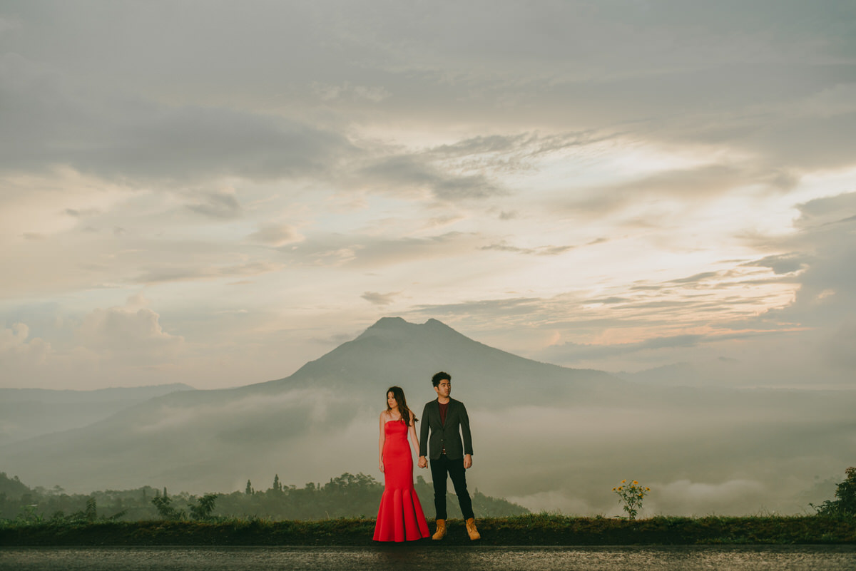 bali engagement destination-prewedding in bali - bali photographer - lake tamblingan - mount batur - profesional bali wedding photographer - diktatphotography - H&Z prewedding - 33