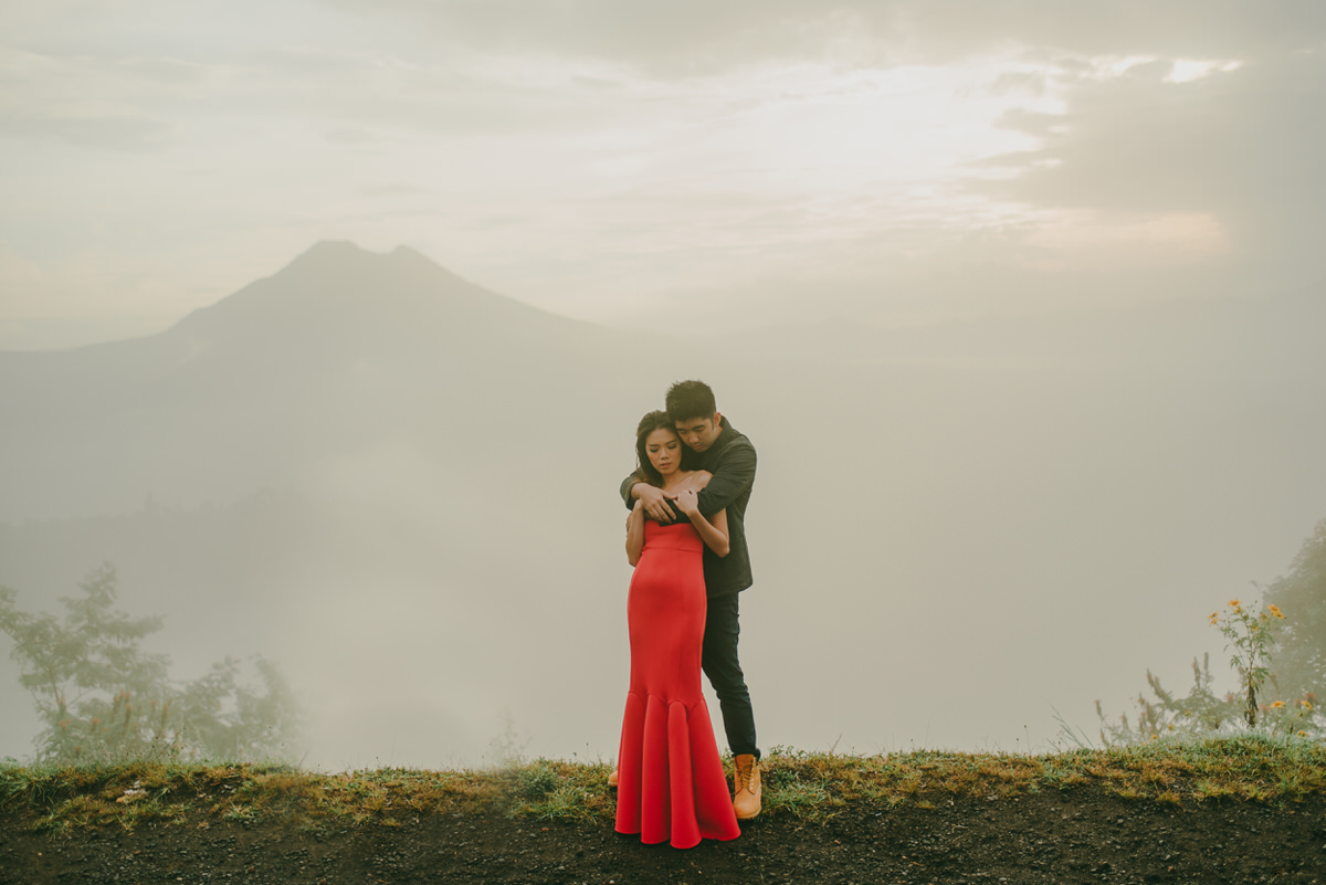 bali engagement destination-prewedding in bali - bali photographer - lake tamblingan - mount batur - profesional bali wedding photographer - diktatphotography - H&Z prewedding - 36