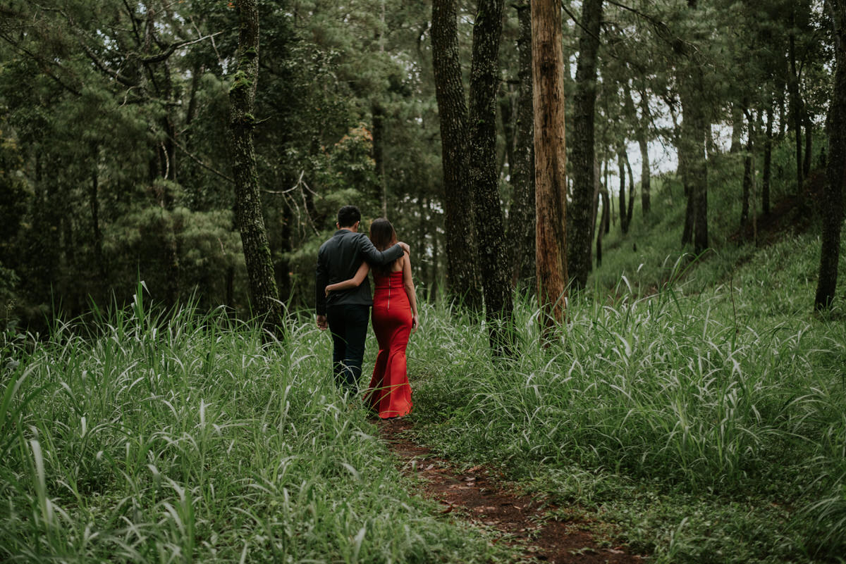 bali engagement destination-prewedding in bali - bali photographer - lake tamblingan - mount batur - profesional bali wedding photographer - diktatphotography - H&Z prewedding - 39