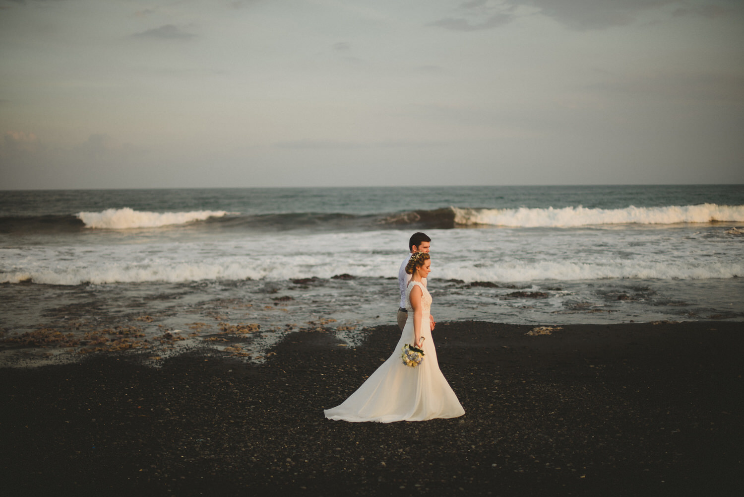 bali-wedding-destination-wedding-in-bali-bali-photographer-pantai-purnama-ubud-wedding-profesional-bali-wedding-photographer-diktatphotography-vania-pedro-111