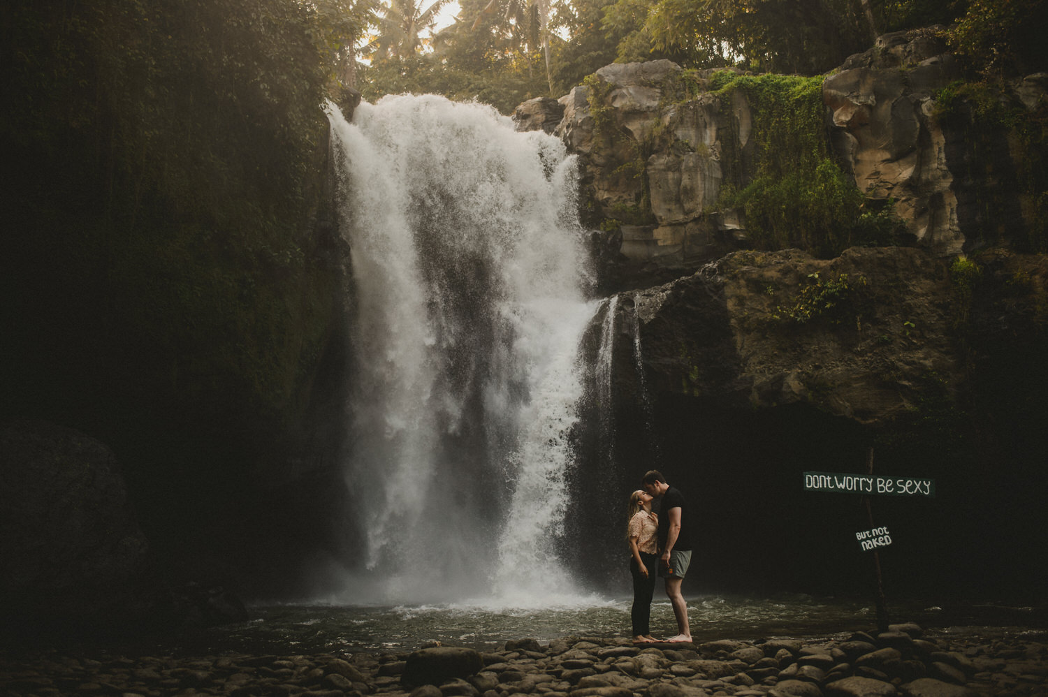 bali-wedding-destination-wedding-in-bali-bali-photographer-pantai-purnama-ubud-wedding-profesional-bali-wedding-photographer-diktatphotography-vania-pedro-39