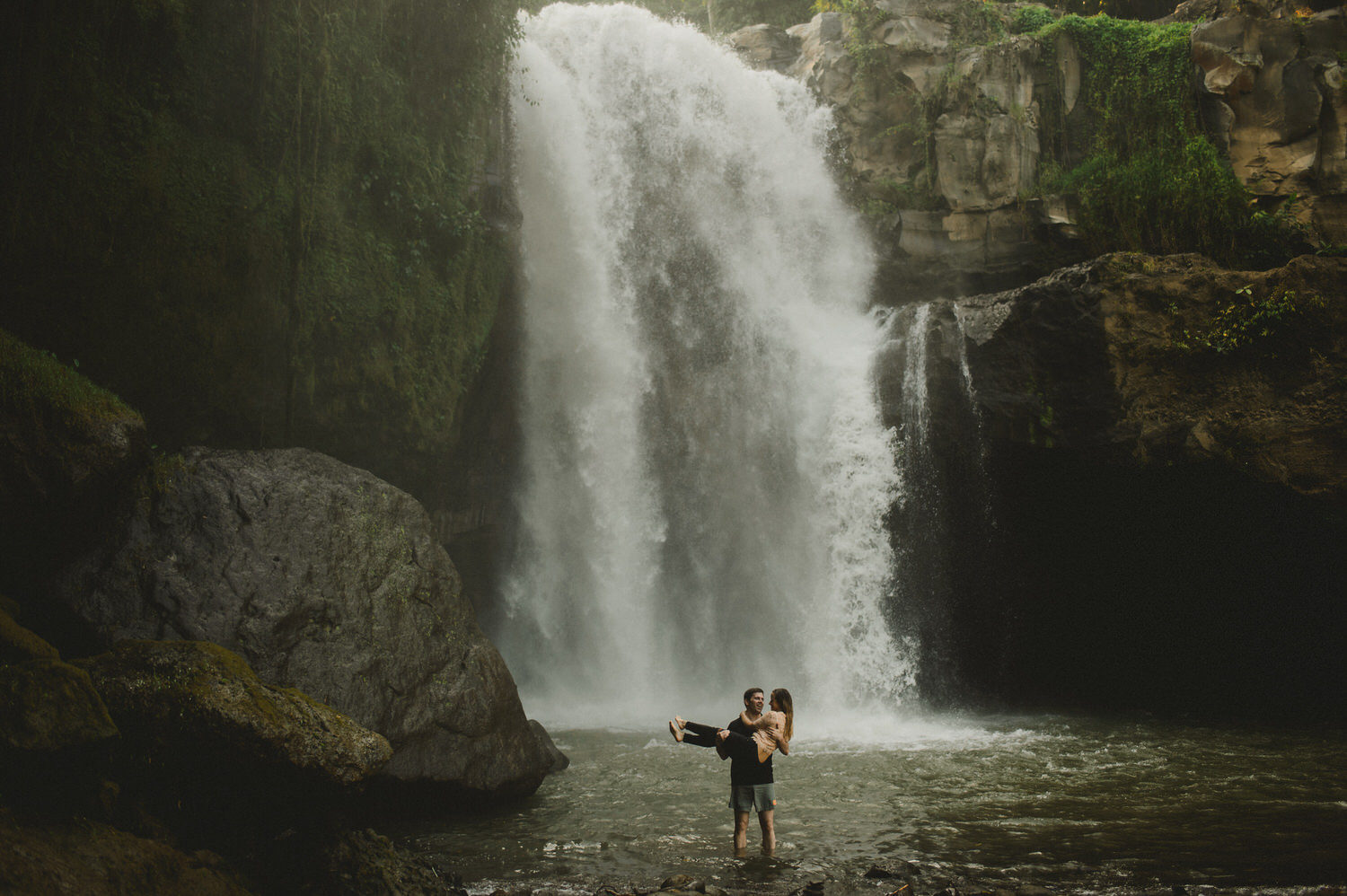 bali-wedding-destination-wedding-in-bali-bali-photographer-pantai-purnama-ubud-wedding-profesional-bali-wedding-photographer-diktatphotography-vania-pedro-41