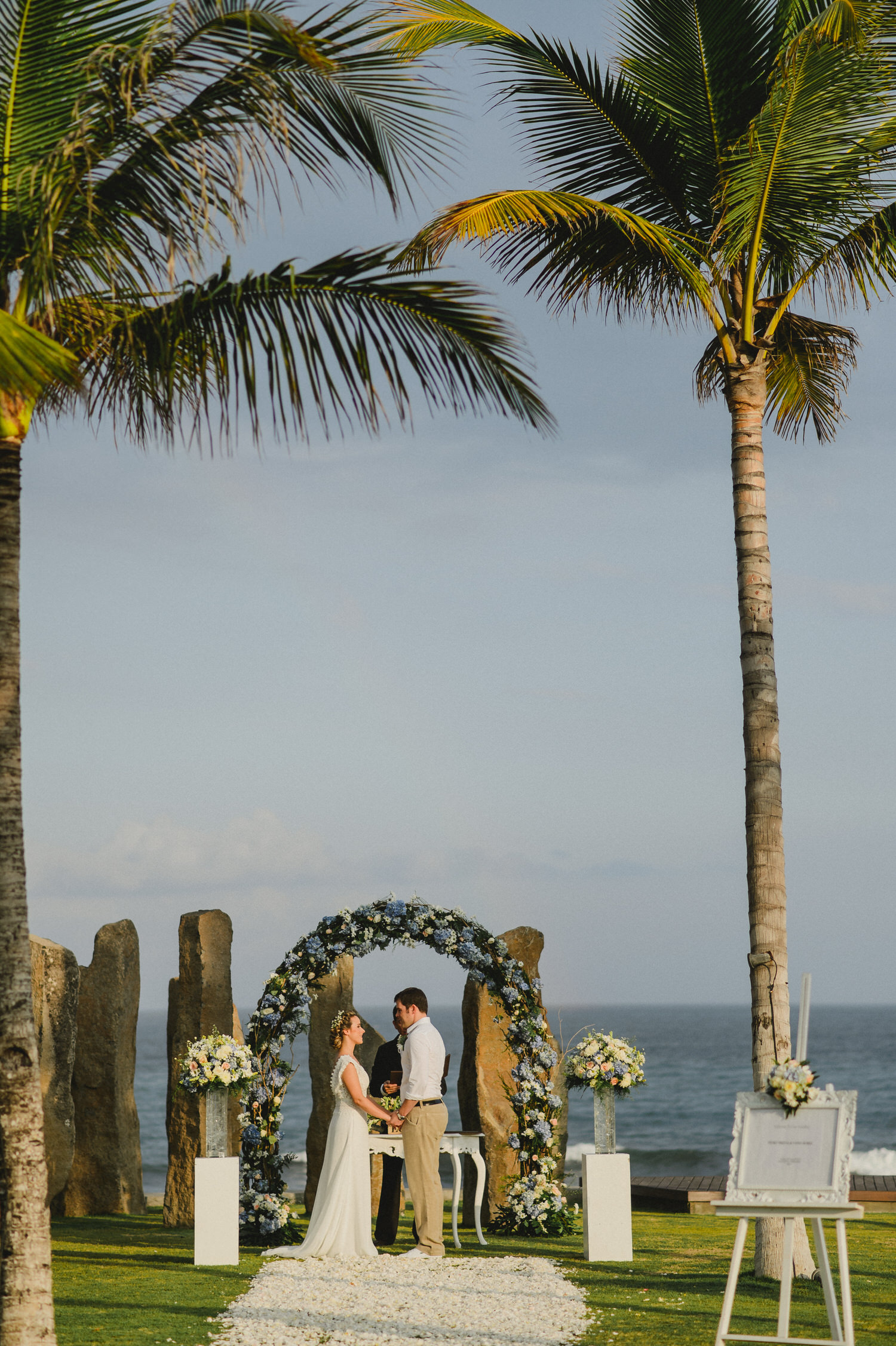 bali-wedding-destination-wedding-in-bali-bali-photographer-pantai-purnama-ubud-wedding-profesional-bali-wedding-photographer-diktatphotography-vania-pedro-77